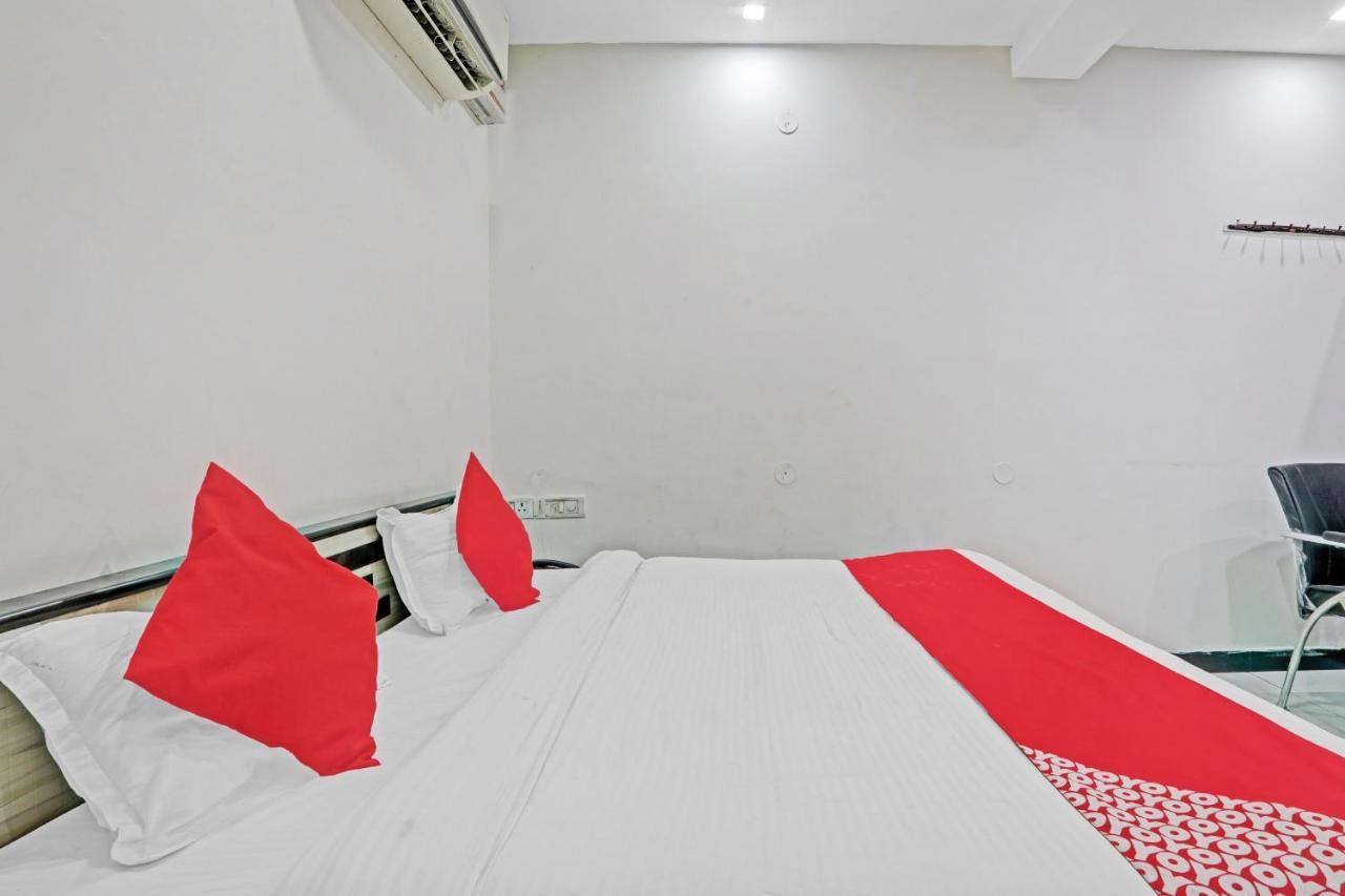 Oyo 27695 Hotel Relation Kanpur Bagian luar foto